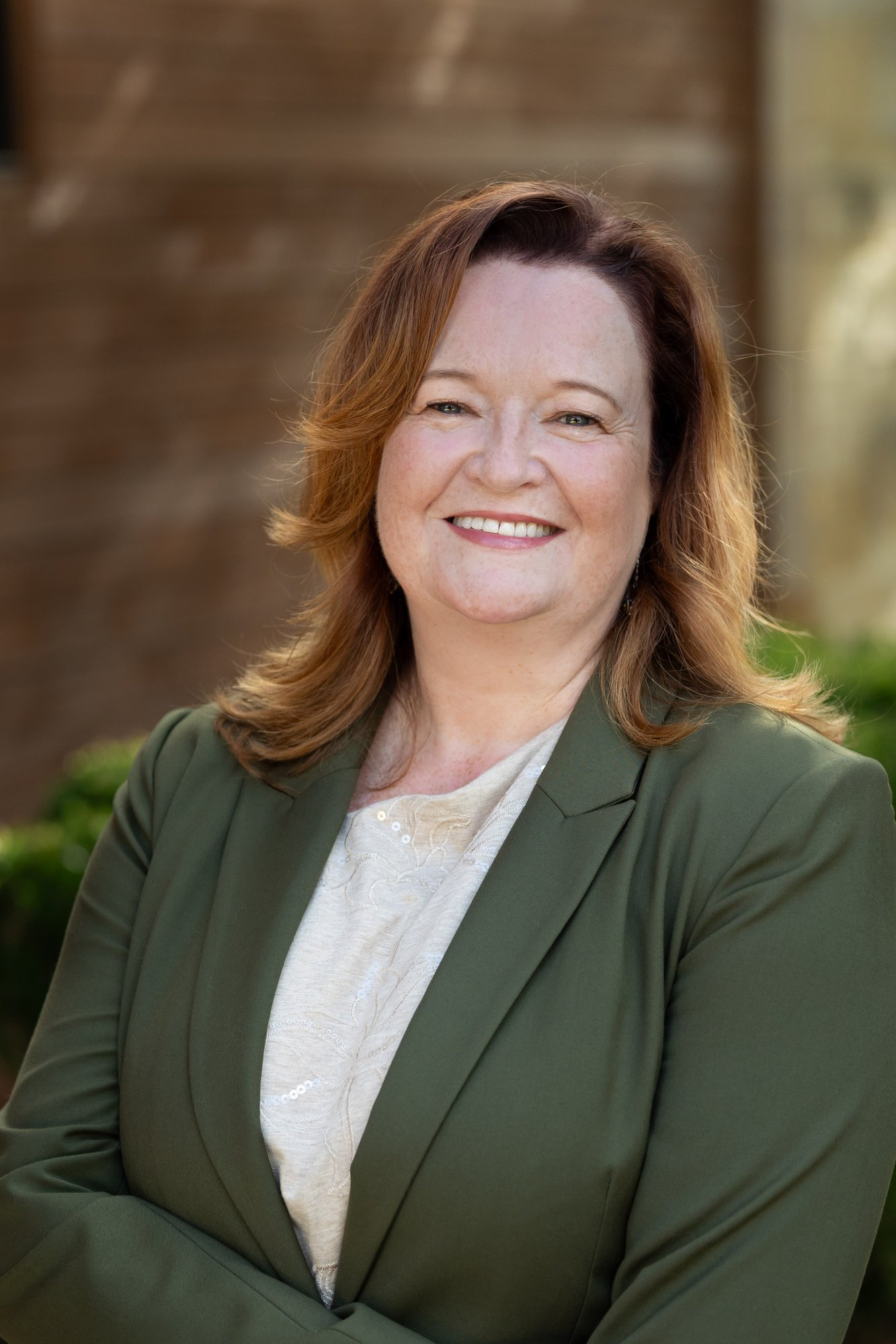 Eileen-Curling-Professional-Headshot-Cropped-U0A9827