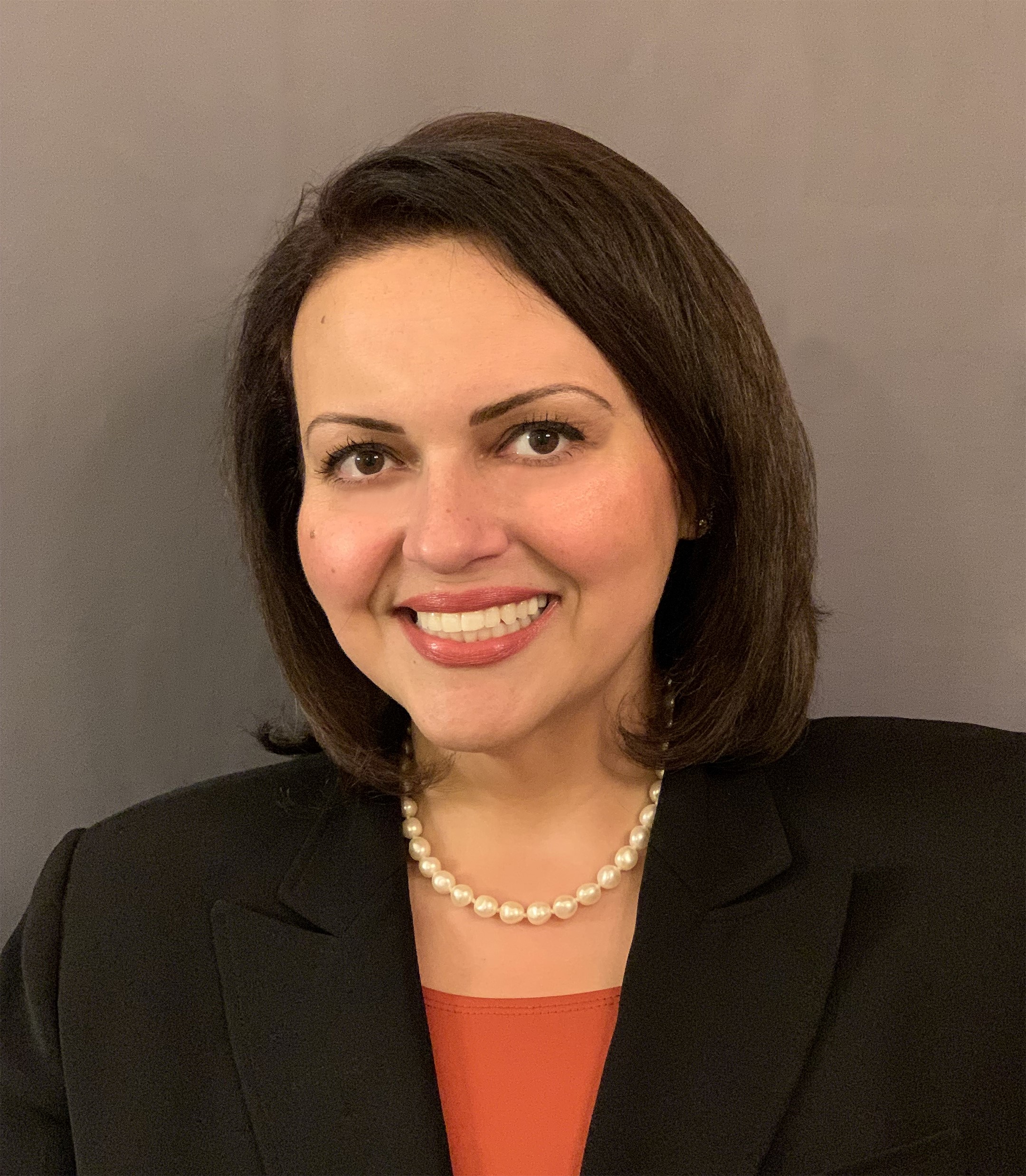 Eva Safar Headshot