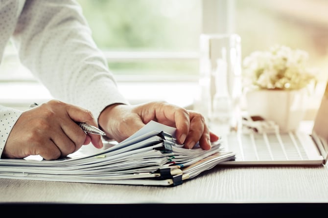bigstock-Businessman-Hands-Holding-Pen--250105837 (1)